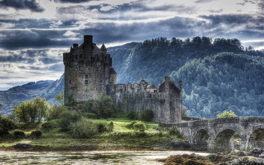 Eilean_Donan_Castle_Loch_Duich_Scotland.jpg